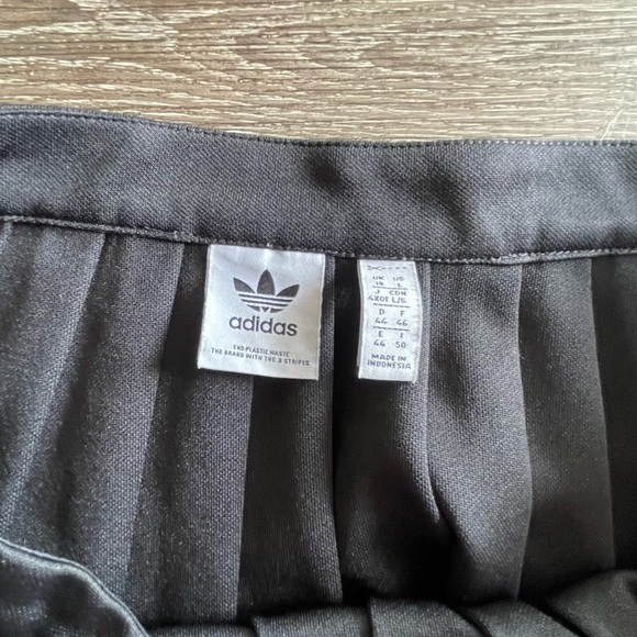 Adidas Women's Black Mini Skirt - Picture 4 of 6